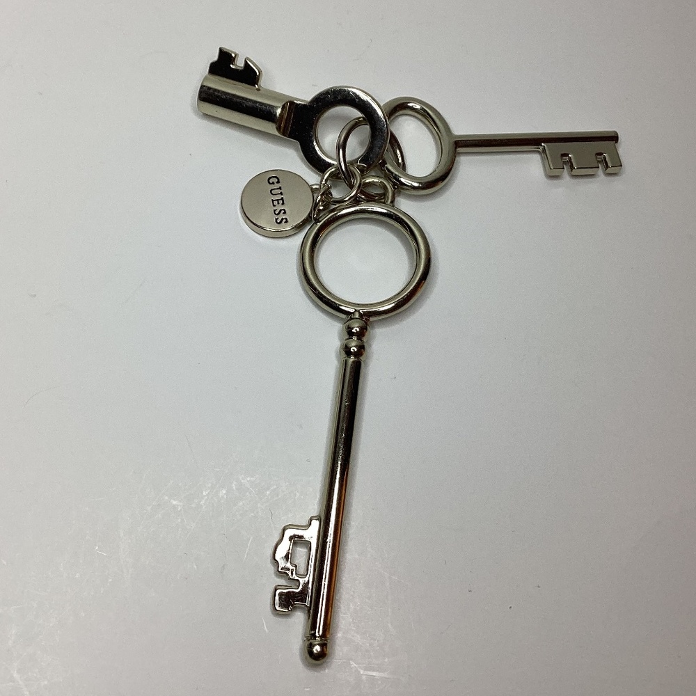 Guess keys charm